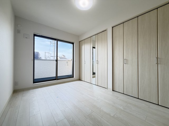 ピレーネ一津屋 の洋室