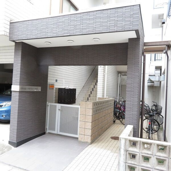 御影マンション東館のエントランス