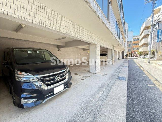 御影マンション東館の駐車場