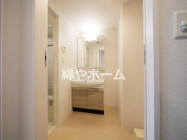 プレサンス難波クチュール の独立洗面台|使いやすい独立洗面台です