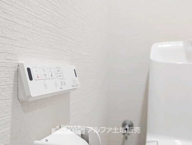 マージュ高幡不動のトイレ|【Warm water flush toilet】
◆温水洗浄便座付きトイレ◆お掃除も楽々。快適に過ごすためには今や欠かせない設備の一つです。壁掛けリモコンで使いやすくいつでも清潔に保てます。