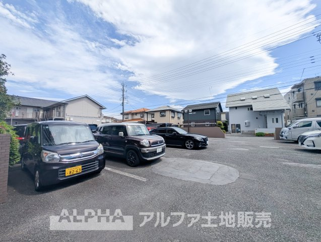 マージュ高幡不動の駐車場