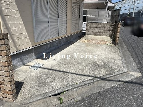 【仲介手数料０円】綾瀬市大上1丁目　中古一戸建ての駐車場|綾瀬市大上1丁目　中古一戸建て