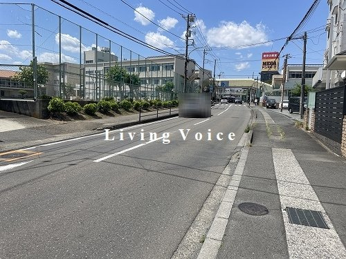 【仲介手数料０円】綾瀬市大上1丁目　中古一戸建ての前面道路含む現地写真|綾瀬市大上1丁目　中古一戸建て