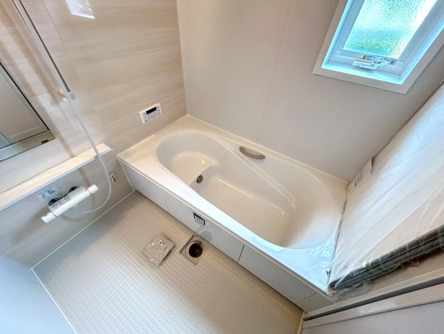 ファーストタウン　江南市第1今市場町　全2区画分譲の浴室|明るく清潔なバスルームで、浴室暖房乾燥機標準装備。使い勝手の良いお風呂空間を提供しています。