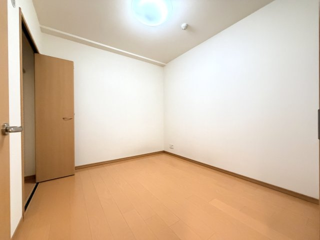 【洋室】 | ジェイシティ新広駅前 | 約5.2帖の洋室です。