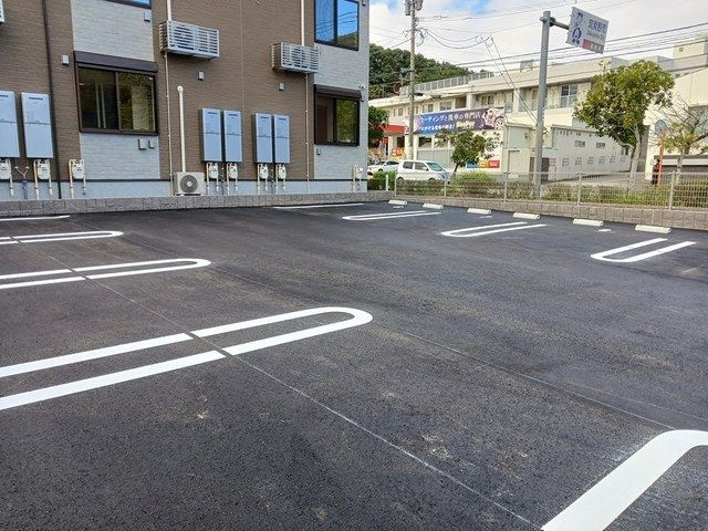 ミロワール・Ｓの駐車場