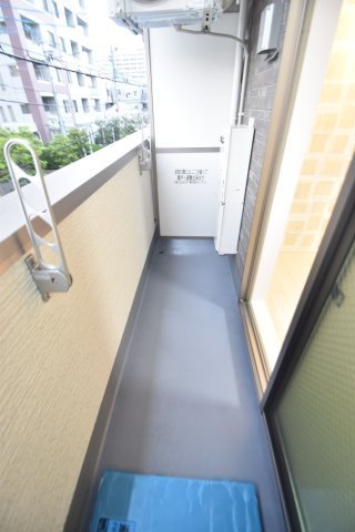 大阪市城東区今福西５丁目のアパートのバルコニー