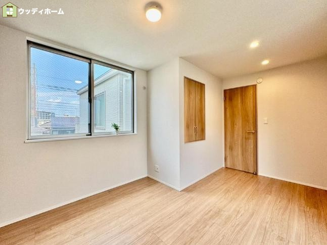 川口市川口5丁目　中古一戸建ての洋室