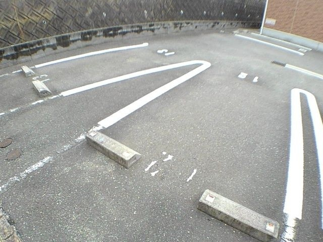 ルチェーレ青葉Ⅲの駐車場