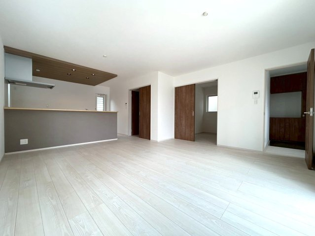 【商談中】ファーストタウン　江南市第1今市場町　全2区画分譲の居間・リビング|リビング別角度です。