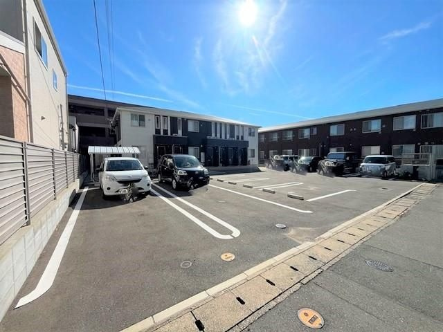ユピテルの駐車場