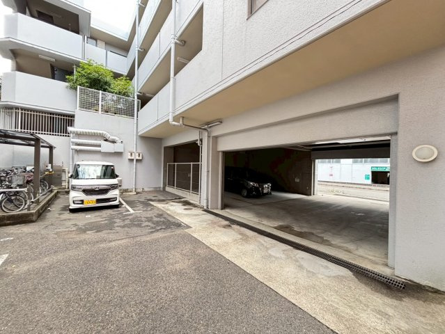エルベ深井の駐車場