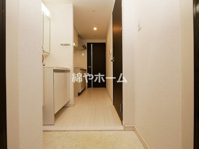 レオンコンフォート難波の玄関|収納もある玄関です