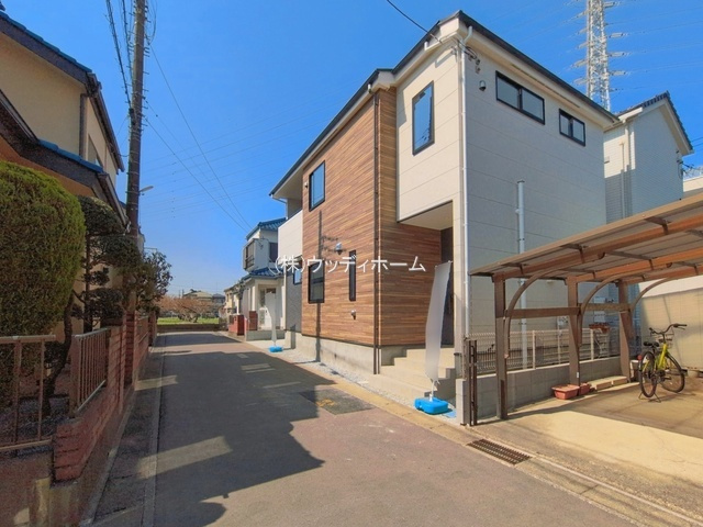 越谷市大林15期　新築一戸建ての前面道路含む現地写真