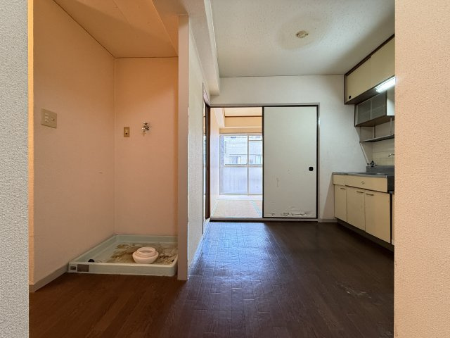 杉本町グランドハイツの玄関