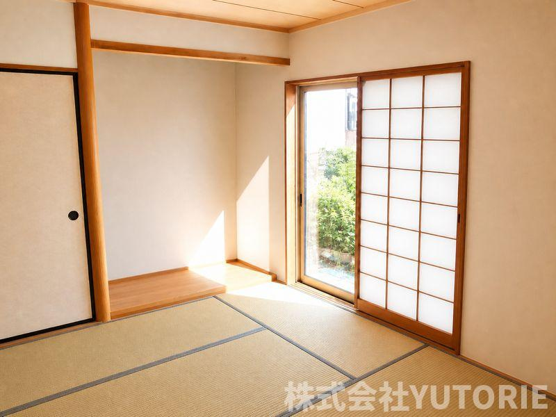 町田市広袴　令和３年リノベ戸建５LDK２台Ｐの和室|障子がついているので外からの強い光を和紙が均一に拡散し、部屋全体を優しく明るくします。