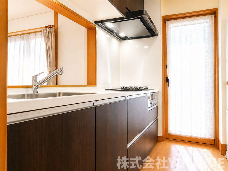 町田市広袴　令和３年リノベ戸建５LDK２台Ｐのキッチン
