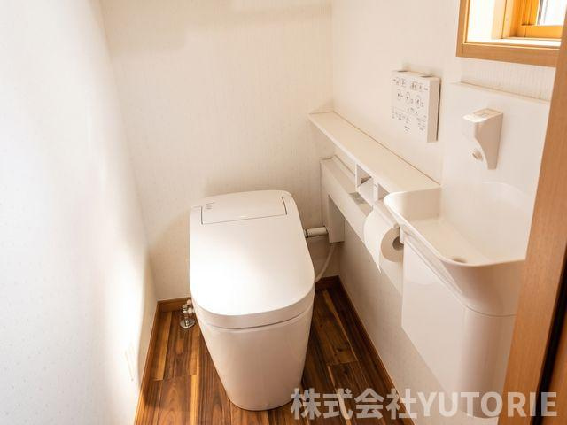 町田市広袴　令和３年リノベ戸建５LDK２台Ｐのトイレ