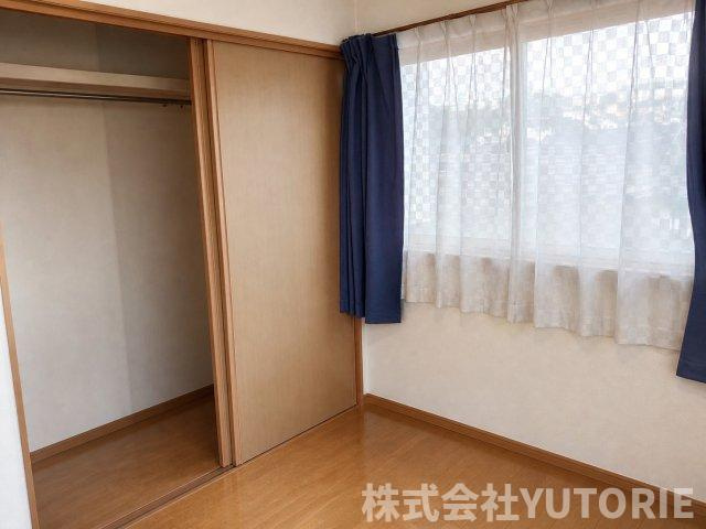町田市広袴　令和３年リノベ戸建５LDK２台Ｐの収納|横開きの収納なのでお部屋の家具の配置など考えずに広々使えます。
