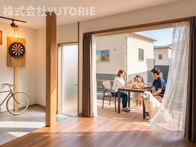町田市広袴　令和３年リノベ戸建５LDK２台Ｐのバルコニー|大きな窓のすぐ外に広がるため、室内に開放感をもたらし、おうち時間や家族団らんのスペースとして活用できます。