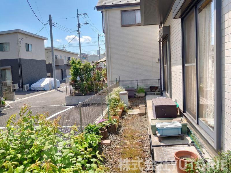 町田市広袴　令和３年リノベ戸建５LDK２台Ｐの庭