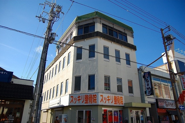 浅川ハーベストビルの外観