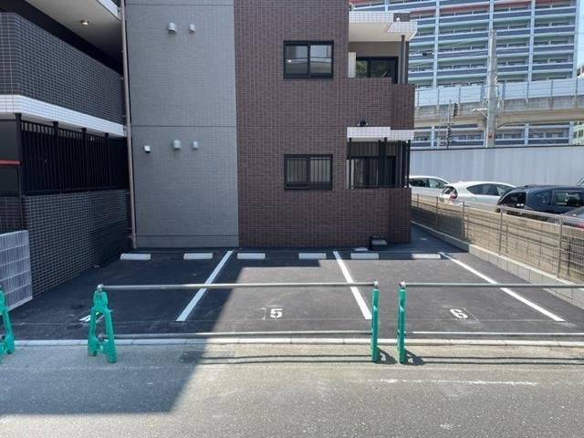 アヴァンセ千早の駐車場
