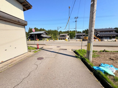 【前面道路含む現地写真】 | 村上市檜原　車庫付き　6DK