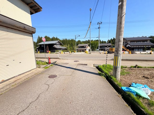 【前面道路含む現地写真】 | 村上市檜原　車庫付き　6DK