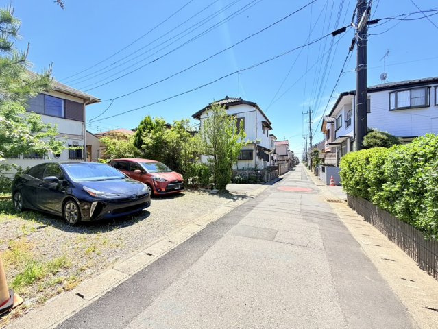 取手市双葉中古物件の前面道路含む現地写真