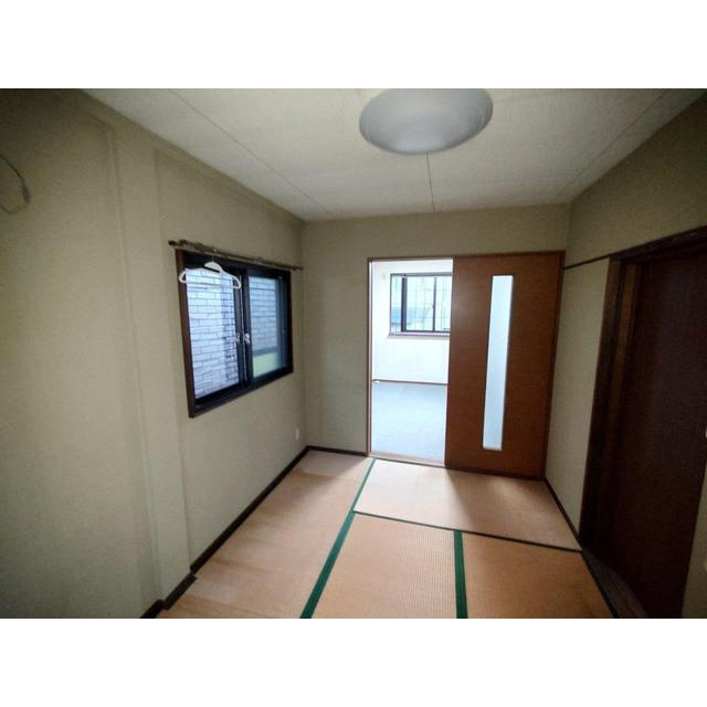 代官山駅前商業ビルの和室