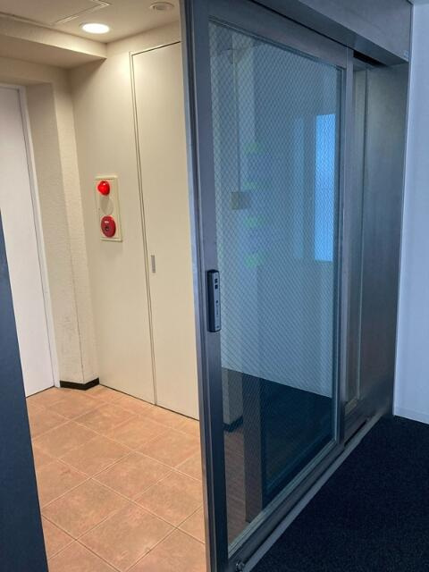 ＲＭＳ原宿ビルの玄関