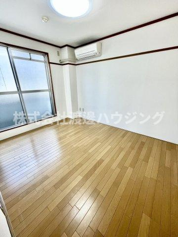 シャトラン香里園の寝室