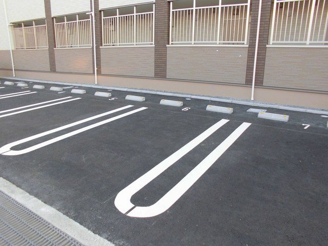 サンシャトーの駐車場