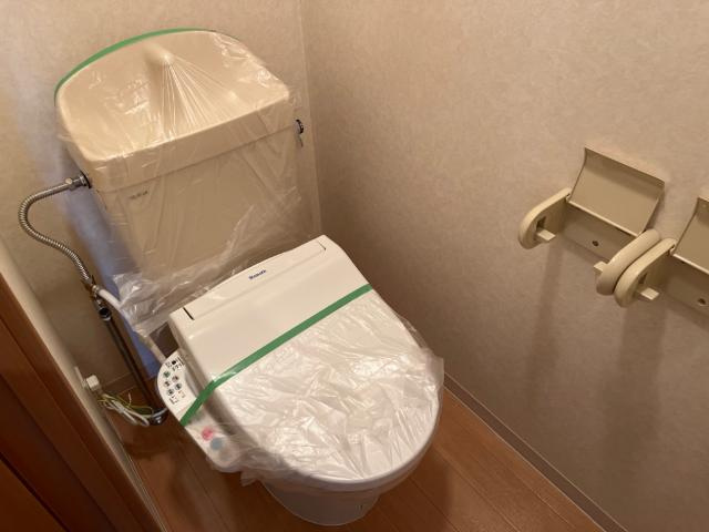 加古川市平岡町西谷のアパートのトイレ|シャワー付トイレ