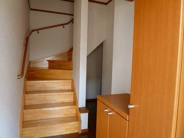 加古川市別府町新野辺北町６丁目のアパートの玄関