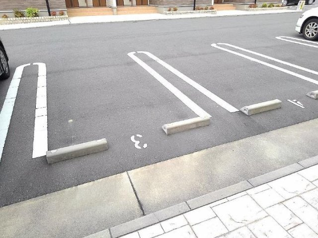 フォルトゥーナ・Ｍ　Ⅱの駐車場