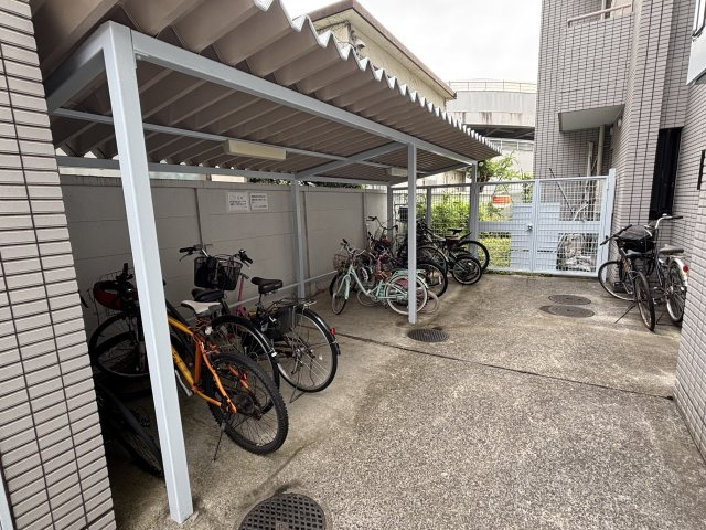 パーク・ハイム国立の駐車場|1台無料の自転車置き場です。