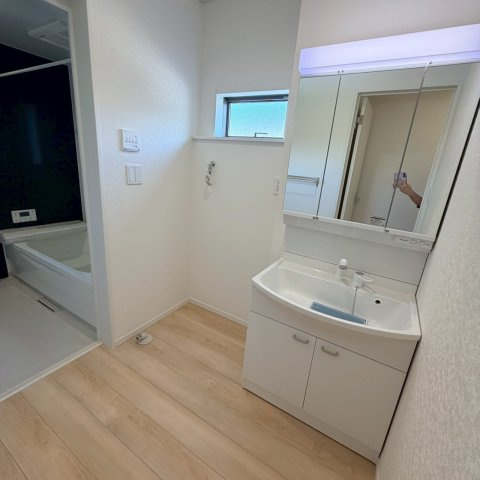 クレイドルガーデン松山市立花 第1の独立洗面台