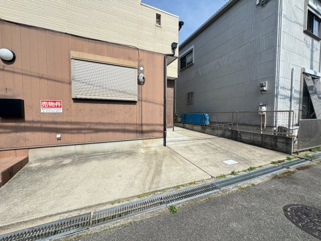 堺市西区山田二丁　中古一戸建の駐車場