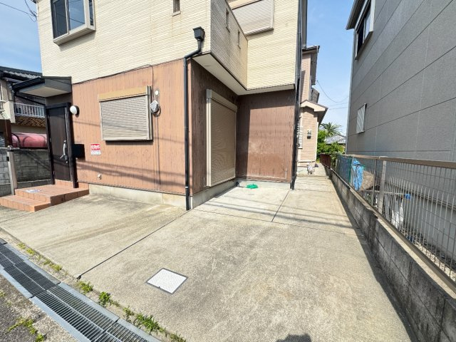 堺市西区山田二丁　中古一戸建の駐車場