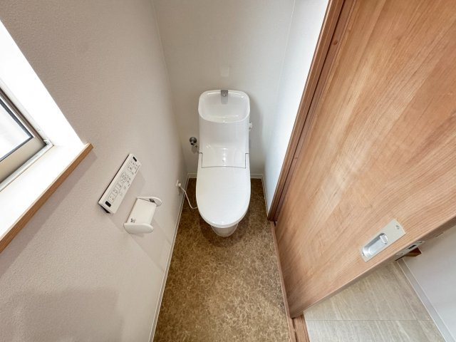 堺市西区山田二丁　中古一戸建のトイレ