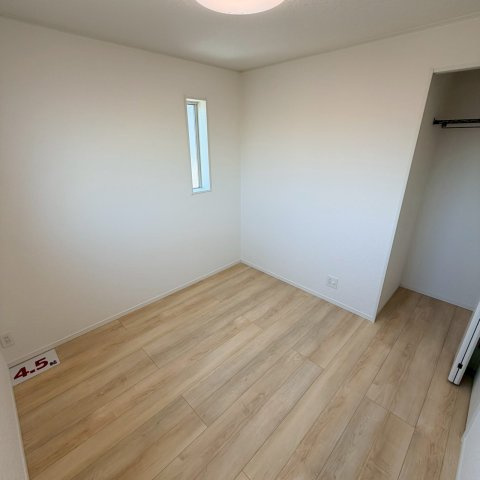 クレイドルガーデン松山市ひばりケ丘 第1の洋室