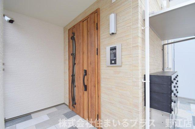 クリエオーレ中茶屋のエントランス