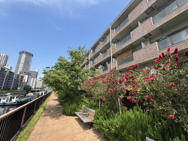 建物外観　南西側（リバーサイド）