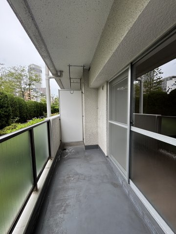 南西向き、陽当たりの良いバルコニー