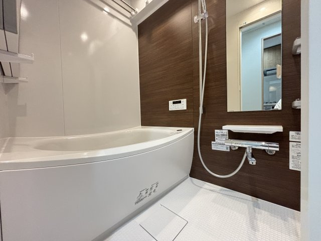 追い焚き機能付、浴室換気暖房乾燥機付き