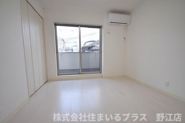 クリエオーレ横堤の洋室