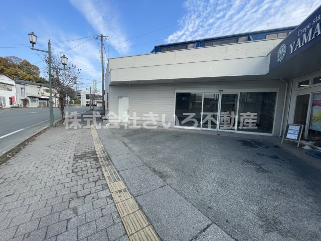 玉名市中Sテナントの駐車場